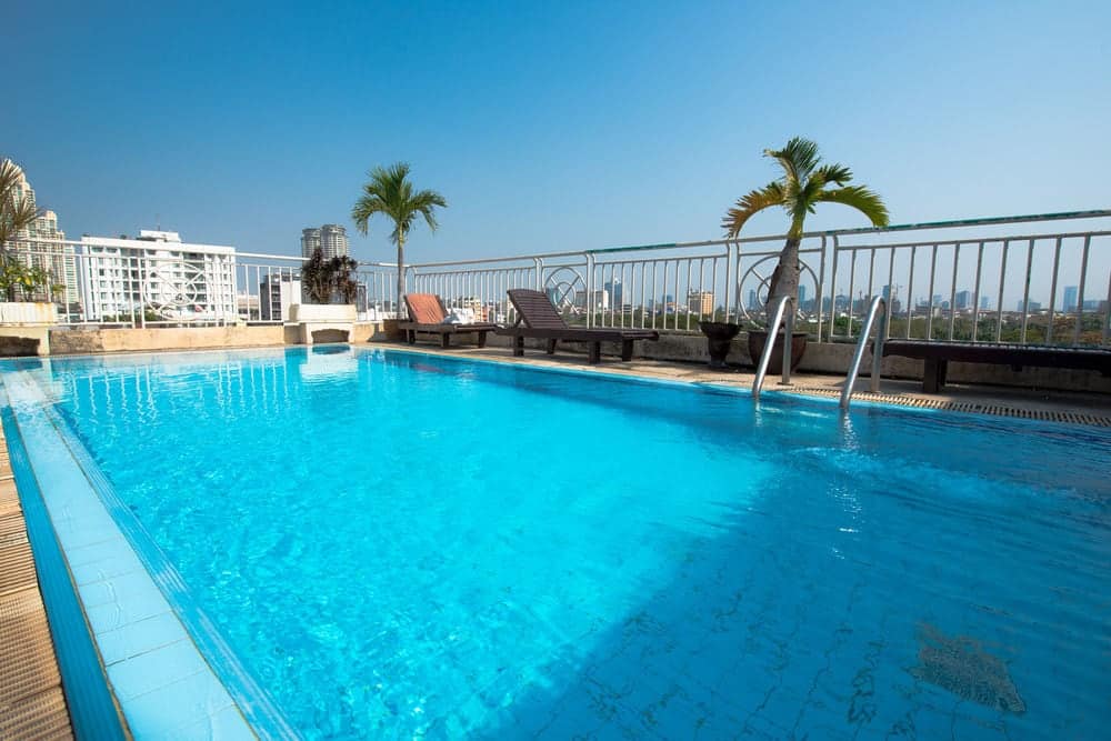 billigt hotel med pool