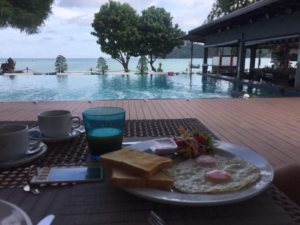 morgenmad hotel phi phi