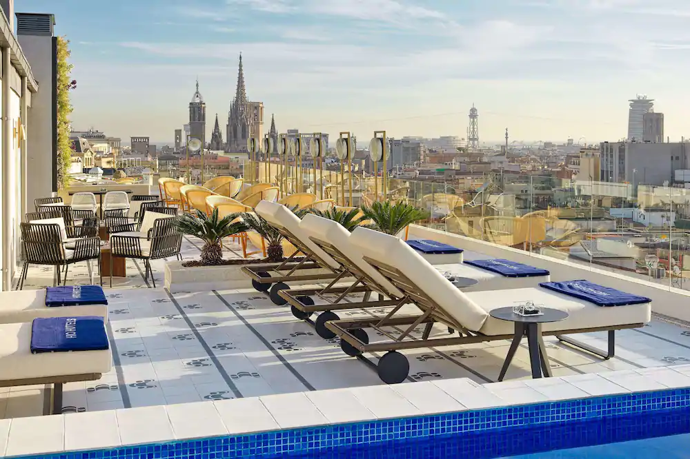 Hotel i Barcelona centrum - Anbefaling af hoteller med pool tæt på stranden