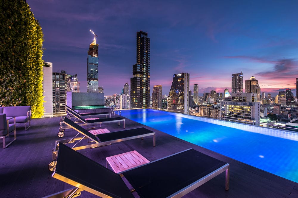 swimmingpool med udsigt bangkok