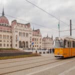 Offentlig transport i Budapest - Guide til tog, busser & sporvogne