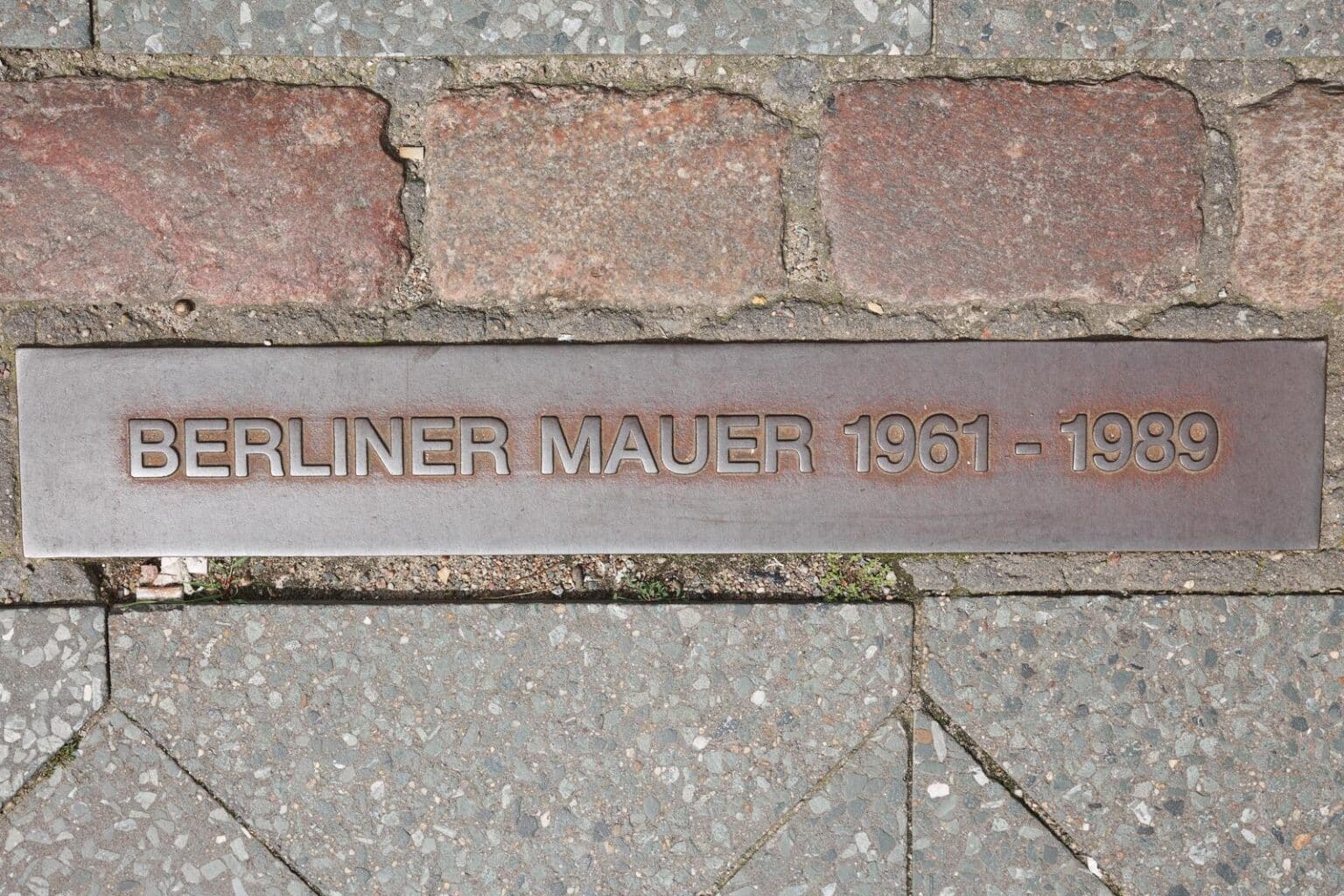berlinmuren-alt-om-historien-og-hvor-man-kan-se-muren-i-berlin