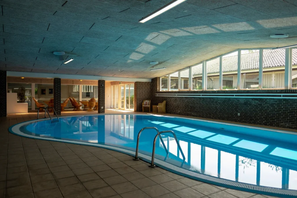 billigt hotel med pool i jylland