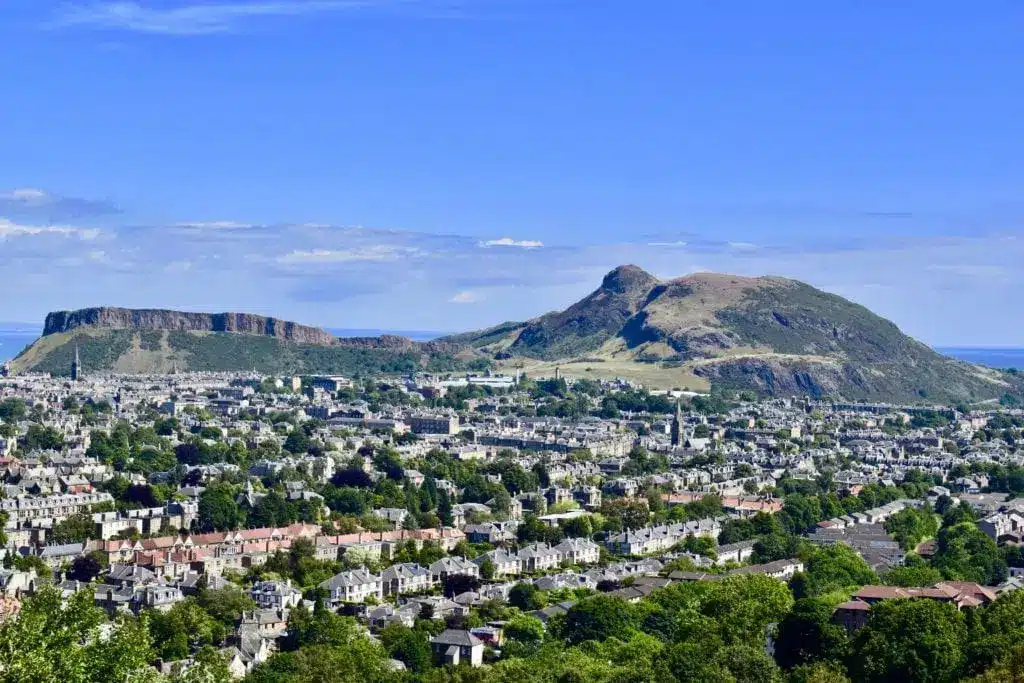 Edinburgh, hvor skal man bo?