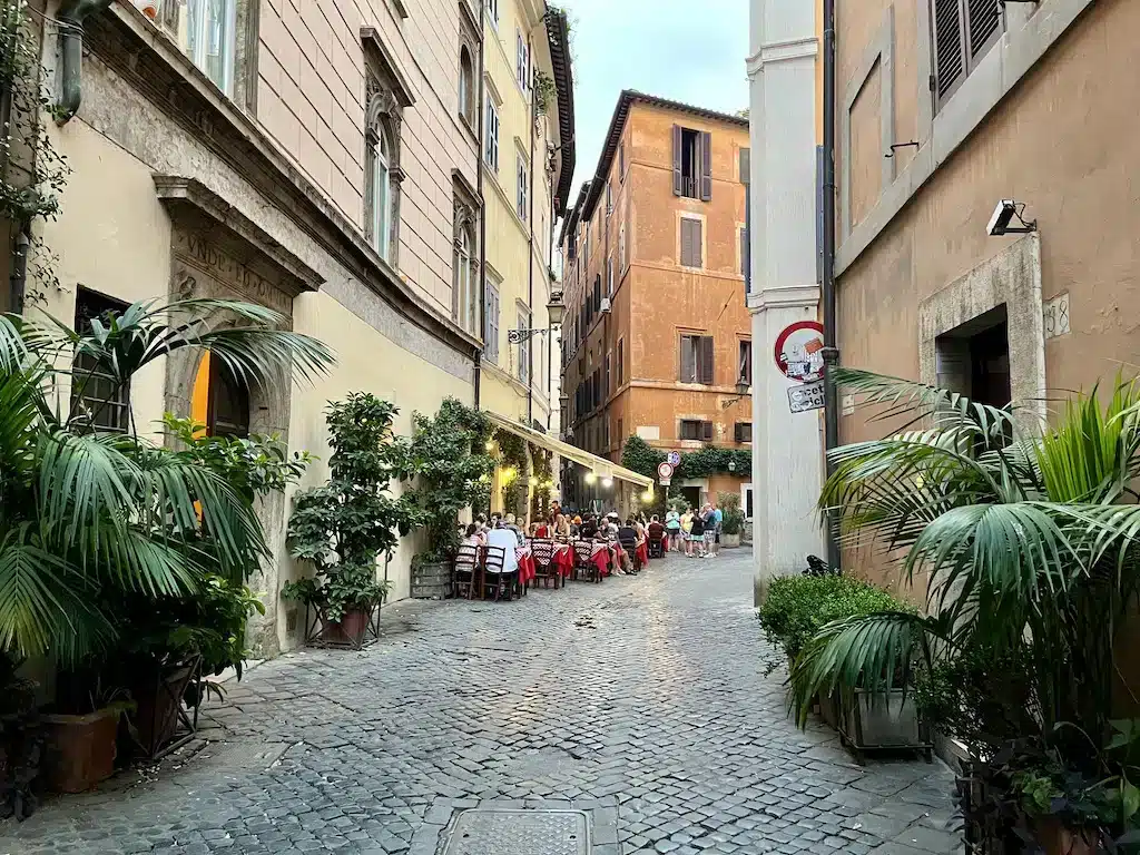 gift utilsigtet Robe Hvor skal man bo i Rom? 5 Bedste Områder & Hoteller 🇮🇹