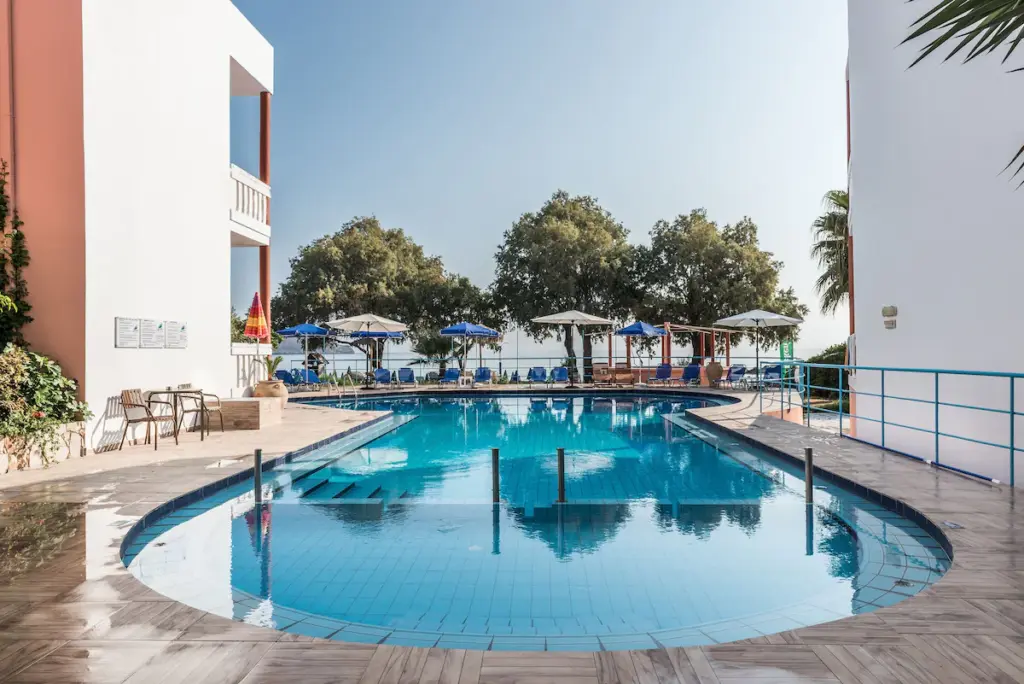 eden beach hotel, børnevenligt billigt hotel i agia marina
