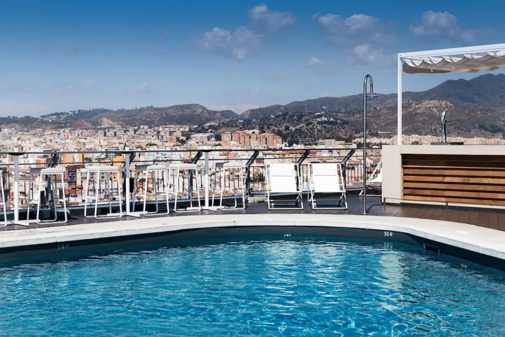 Rooftop pool hotel i Malaga centrum