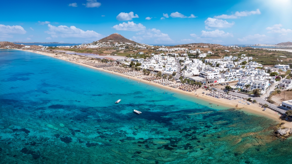 Stranden Agios Prokopios på Naxos set fra luften