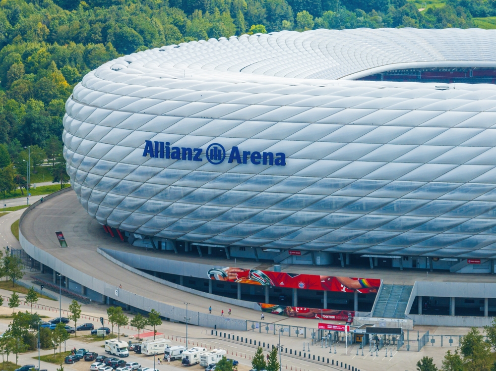 Fodboldstadionet Allianz Arena i München set fra luften