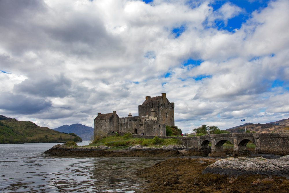 Ruinen af Armadale Castle i haverne på halvøen Sleat på Isle of Skye