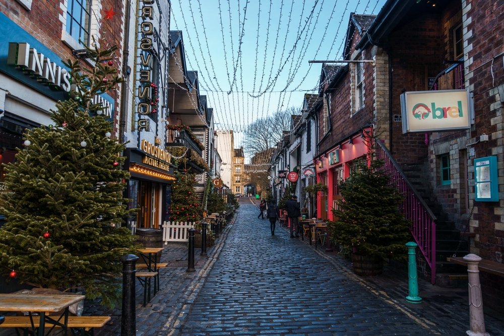 Den brostensbelagte gyde Ashton Lane i Glasgows West End
