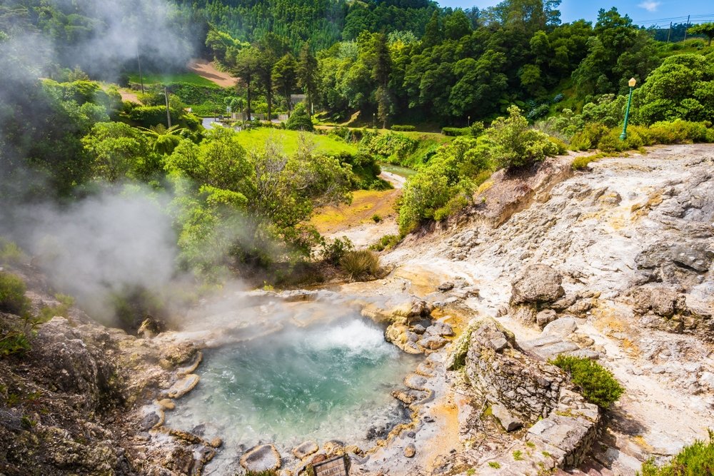 Kogende varme kilder midt i Furnas