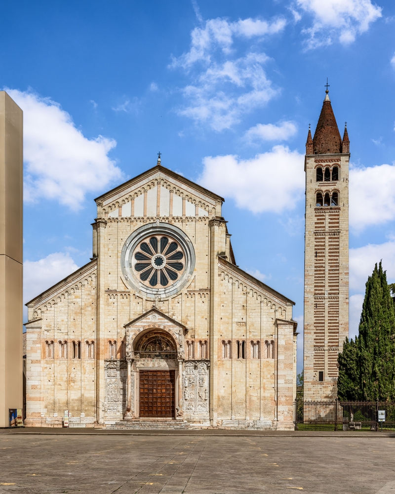 Facaden på Basilica di San Zeno i bydelen San Zeno i Verona