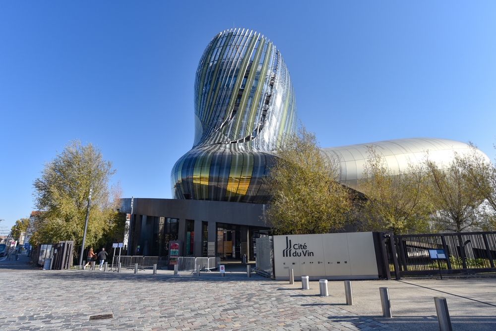 Moderne arkitektur ved Cité du Vin i Bassins à flot i Bordeaux
