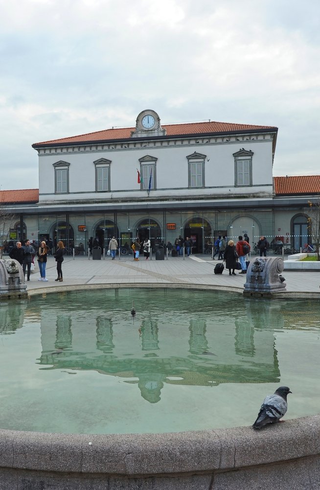 Banegården i Bergamo ved Piazzale Guglielmo Marconi