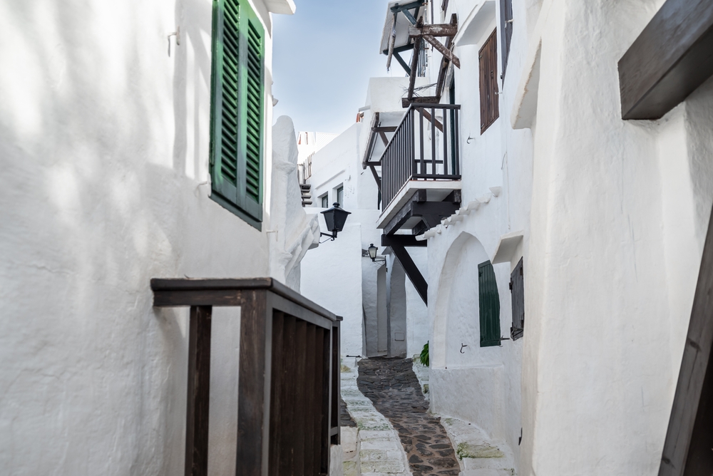 Den hvide landsby Binibeca Vell på Menorca