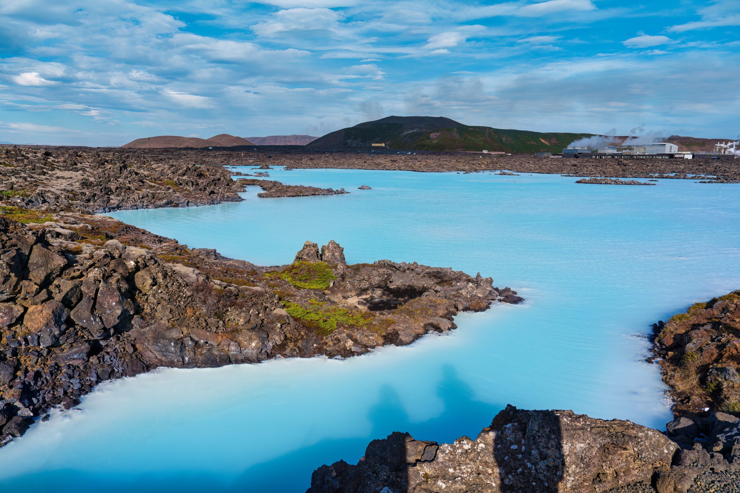 Blue Lagoon mellem lavaklipper