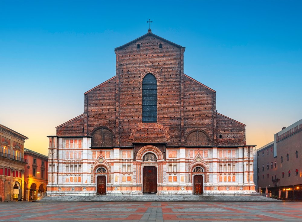 Basilica di San Petronio med den ufærdige facade på Piazza Maggiore i Bologna