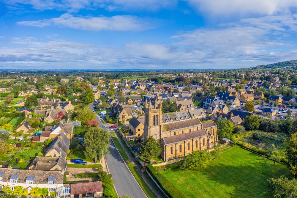 Landsbyen Broadway i Cotswolds set fra luften