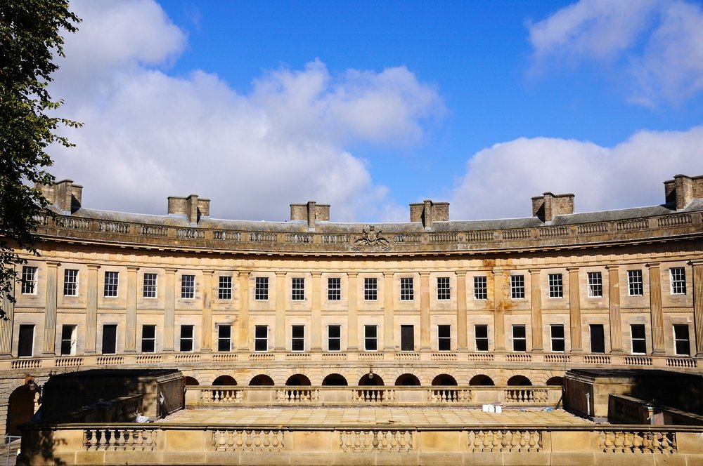 Den halvmåneformede bygning The Crescent i kurbyen Buxton