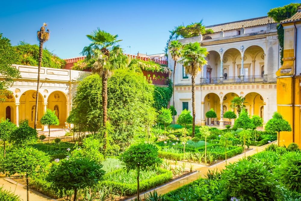 Gårdhaven med have i Casa de Pilatos i Sevilla