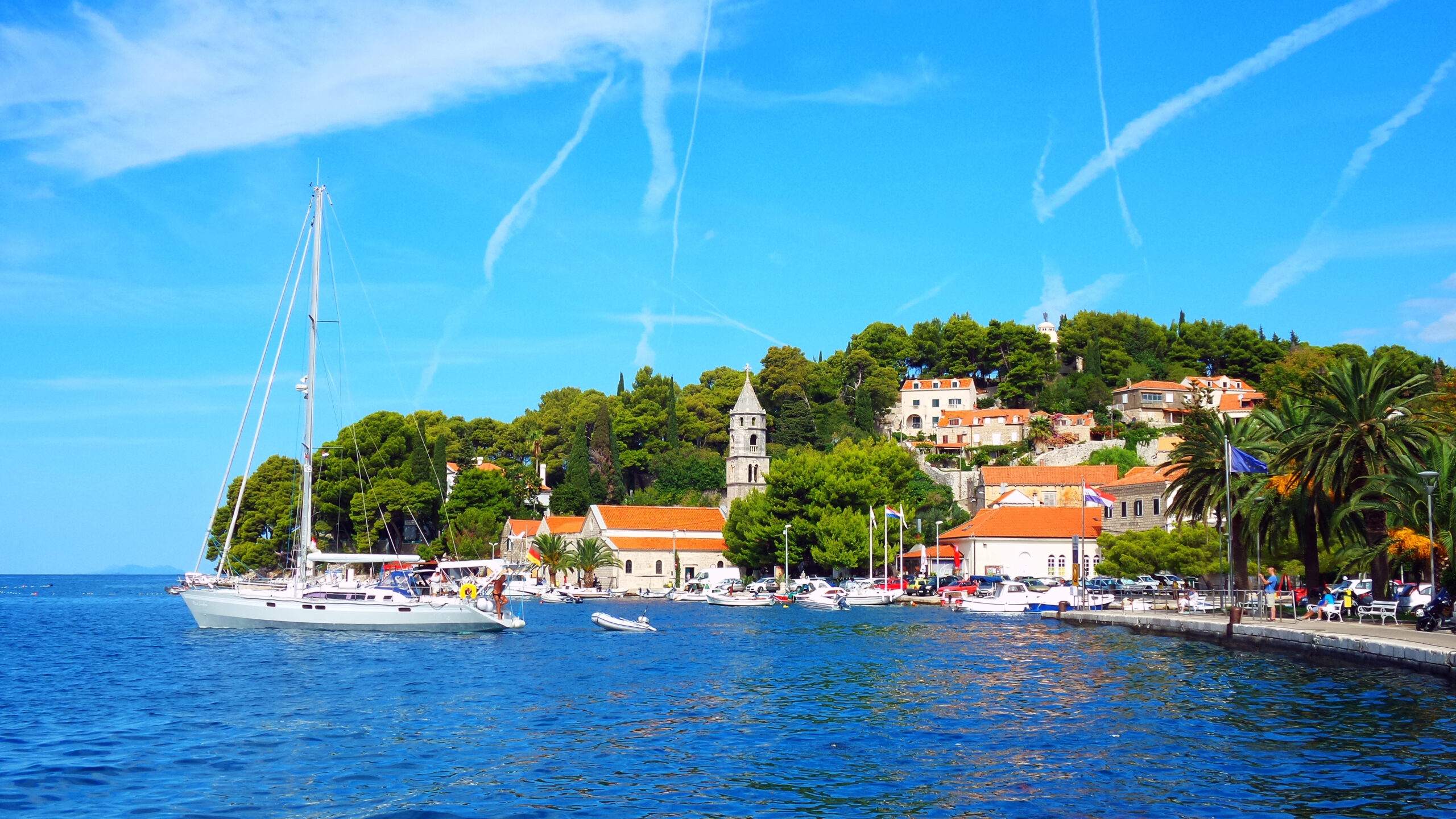 Cavtat by og havn