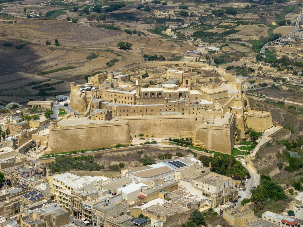 Fæstningen Ċittadella over Victoria på Gozo set fra luften
