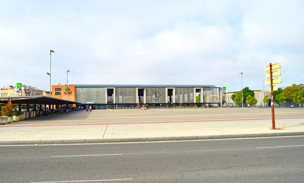 Córdobas togstation (AVE) ved Plaza de las Tres Culturas