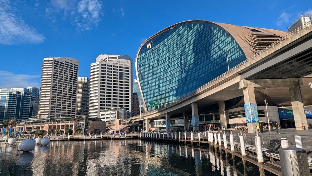Darling Harbour og skyline i Sydney