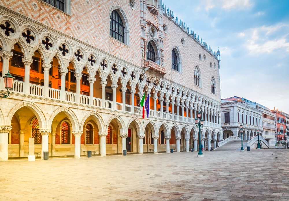 Dogepaladset og kajen ved San Marco i Venedig