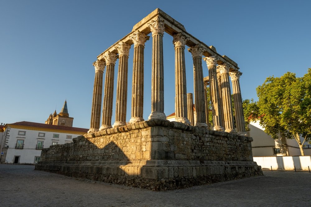 Det romerske tempel Templo de Diana midt i Évora