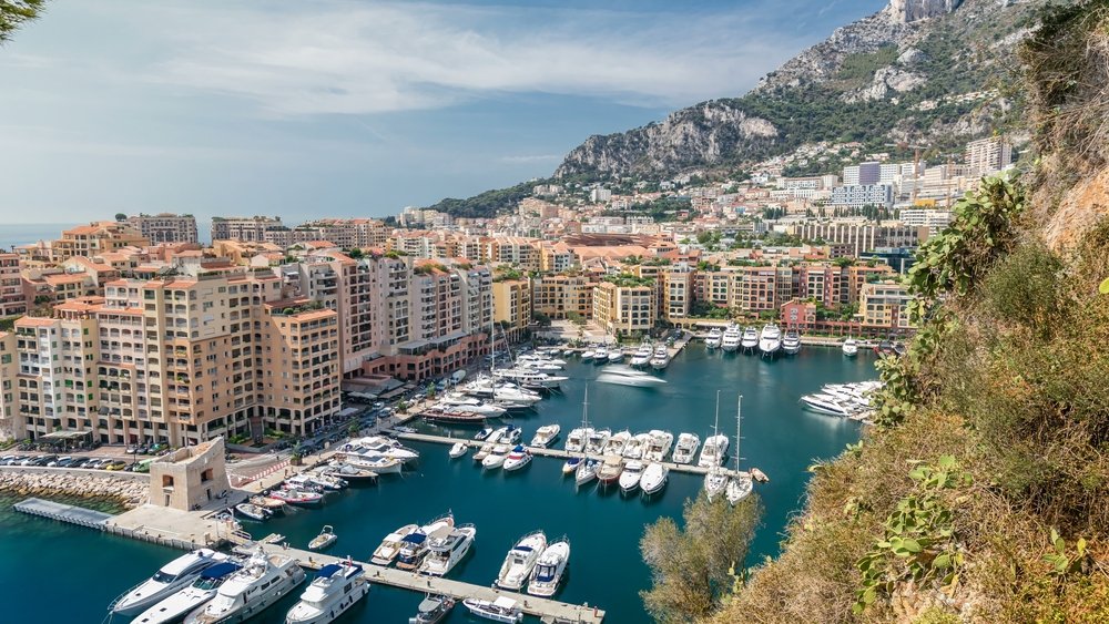 Fontvieille med lystbådehavnen set fra oven i Monaco