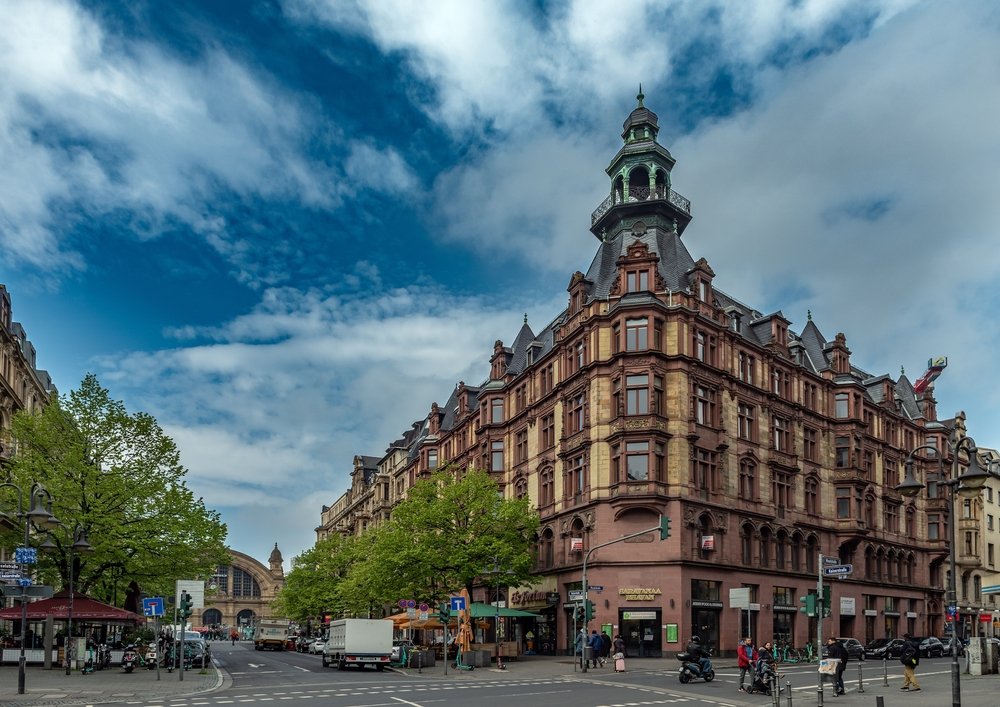 Gründerzeit-bygninger langs Kaiserstraße i Bahnhofsviertel i Frankfurt