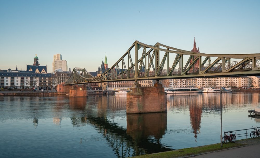 Jerngangbroen Eiserner Steg over Main i Frankfurt