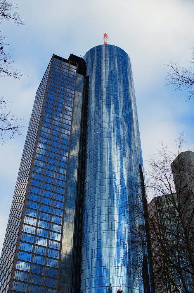 Skyskraberen Main Tower med udsigtsplatformen i Frankfurt