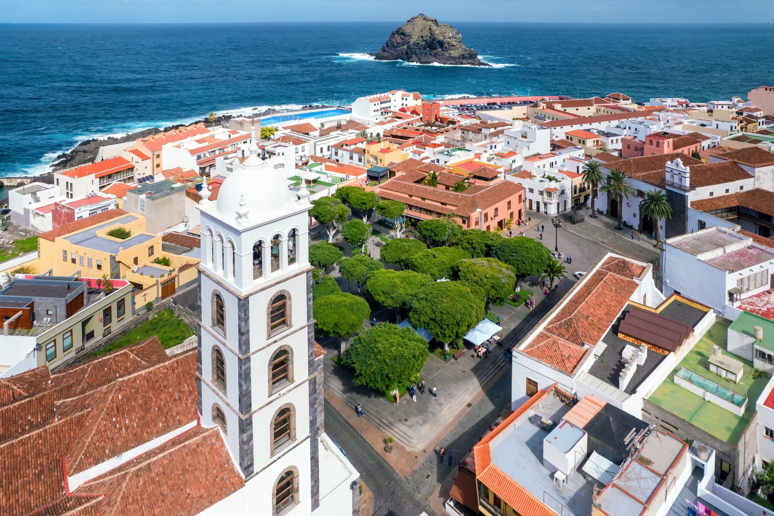 Garachico med Plaza de la Libertad set fra luften
