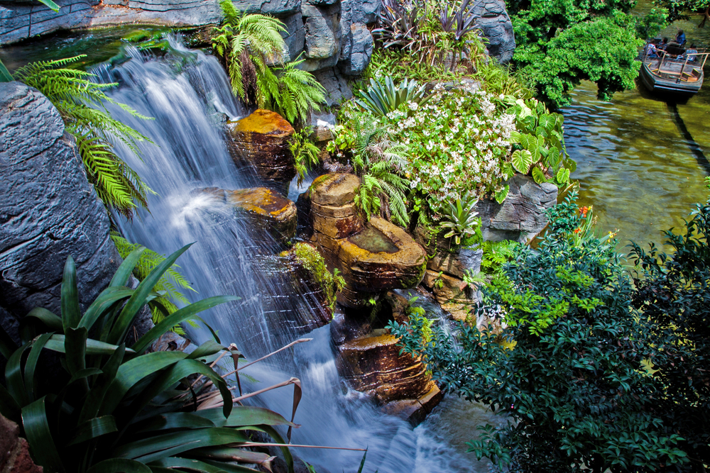 Vandfald og tropisk have i Gaylord Opryland Resort i Music Valley i Nashville