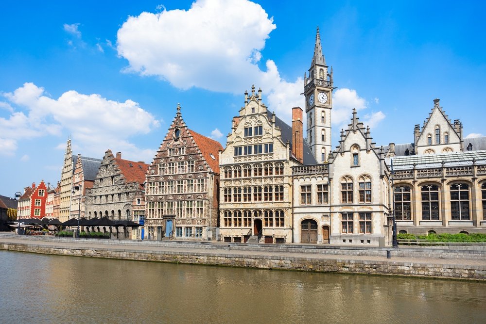 De gamle lavshuse langs Graslei i Gent