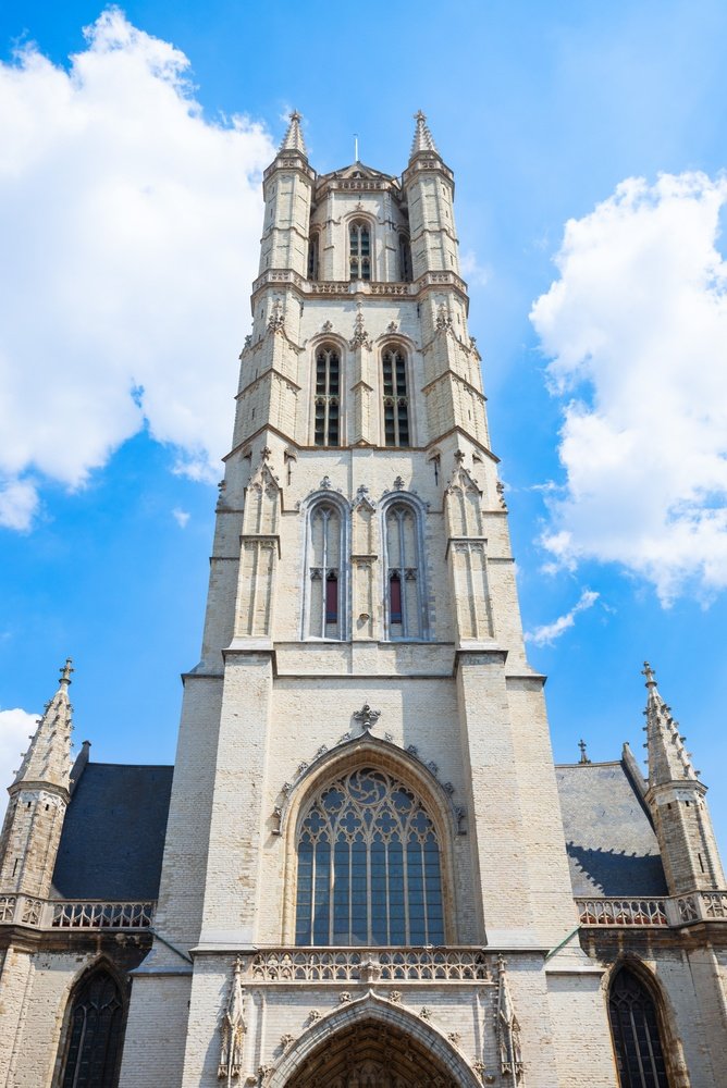 Sint-Baafskathedraal med det gotiske tårn