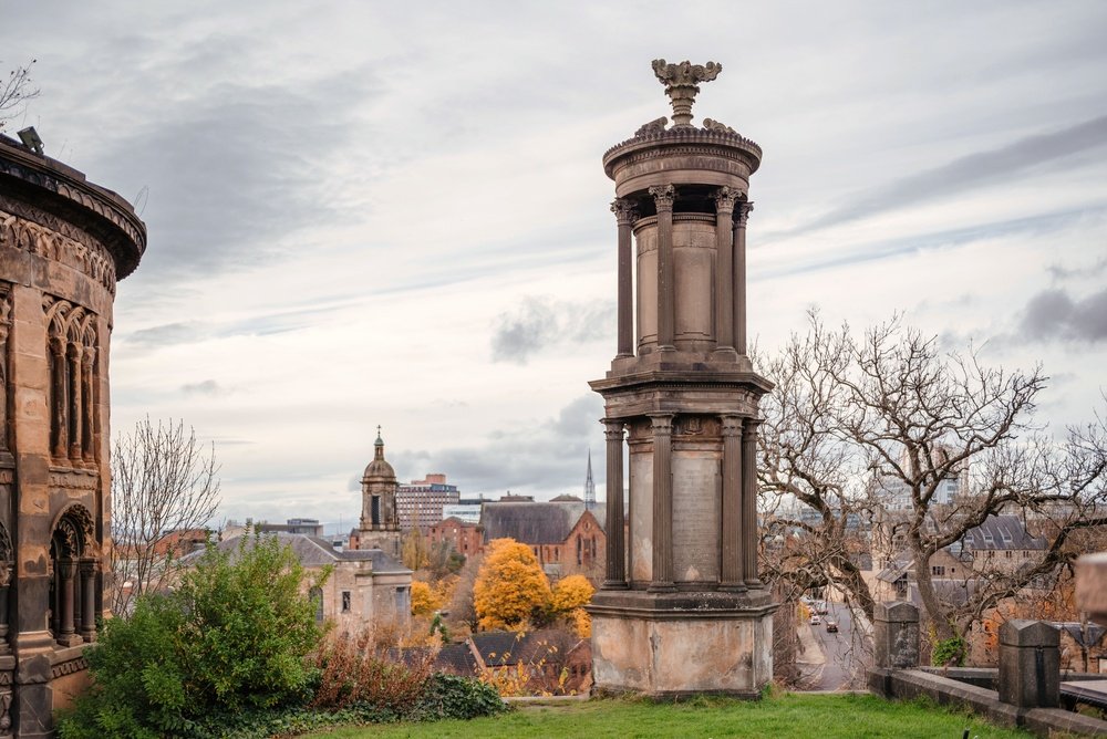 Gravmæler på Necropolis med udsigt over Glasgow