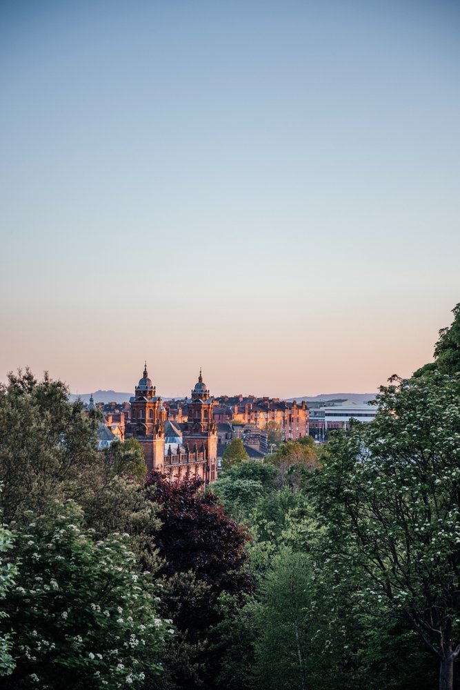 Kelvingrove Art Gallery and Museum ved solnedgang i Glasgows West End