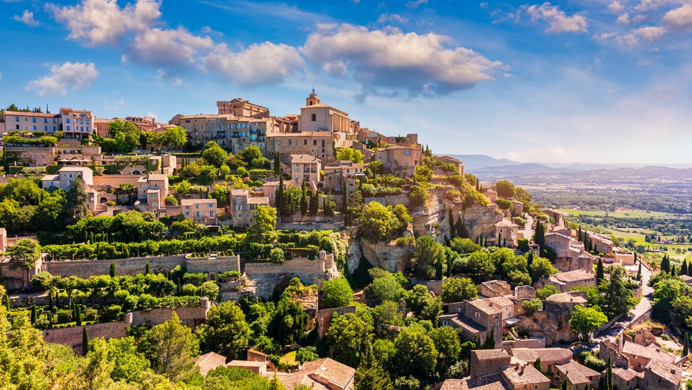 Udsigt til den lille by Gordes i Provence