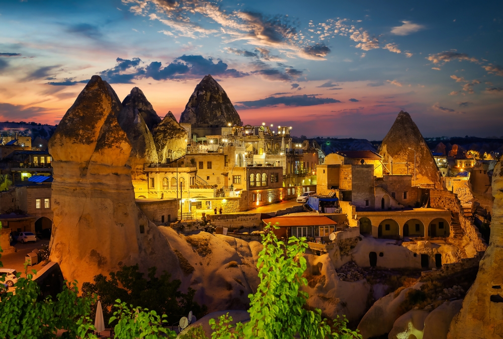 Göreme by i Kappadokien ved solnedgang