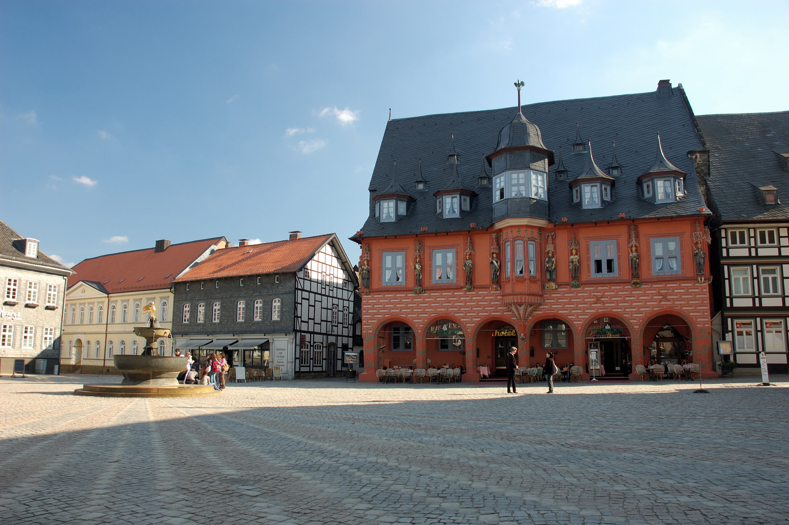 Marktplatz i Goslar med bindingsværkshuse