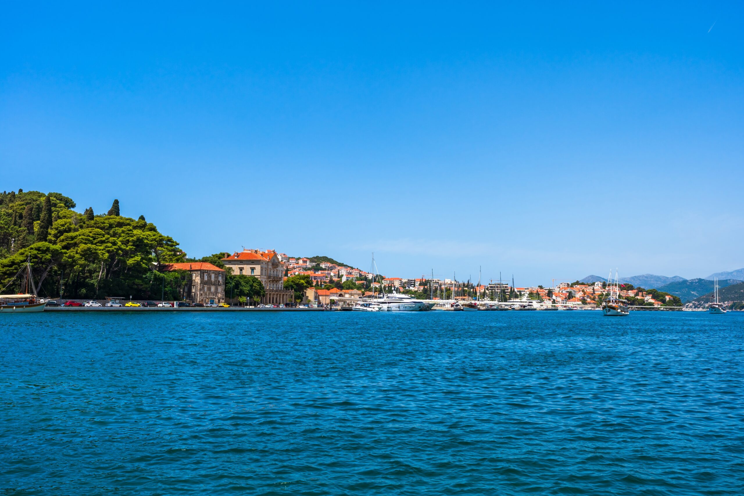 Havnen i Gruž i Dubrovnik set over bugten