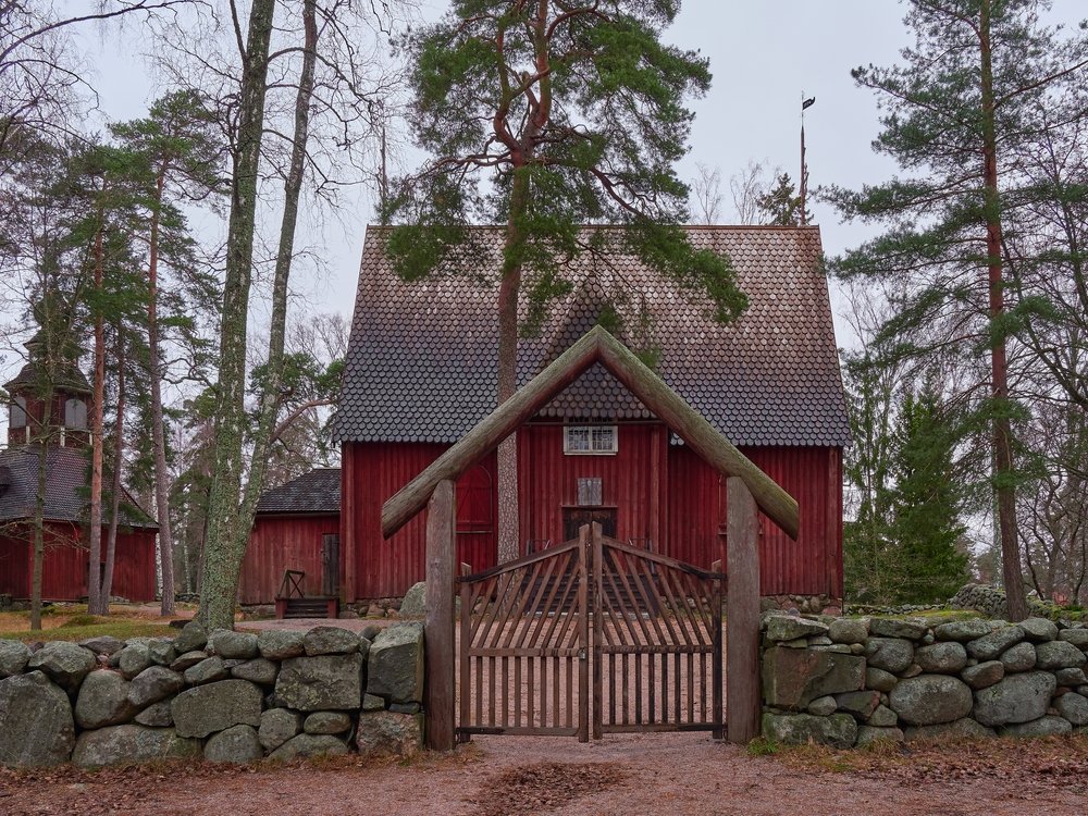 Karuna-kirken i træ i Seurasaari frilandsmuseum i Helsinki