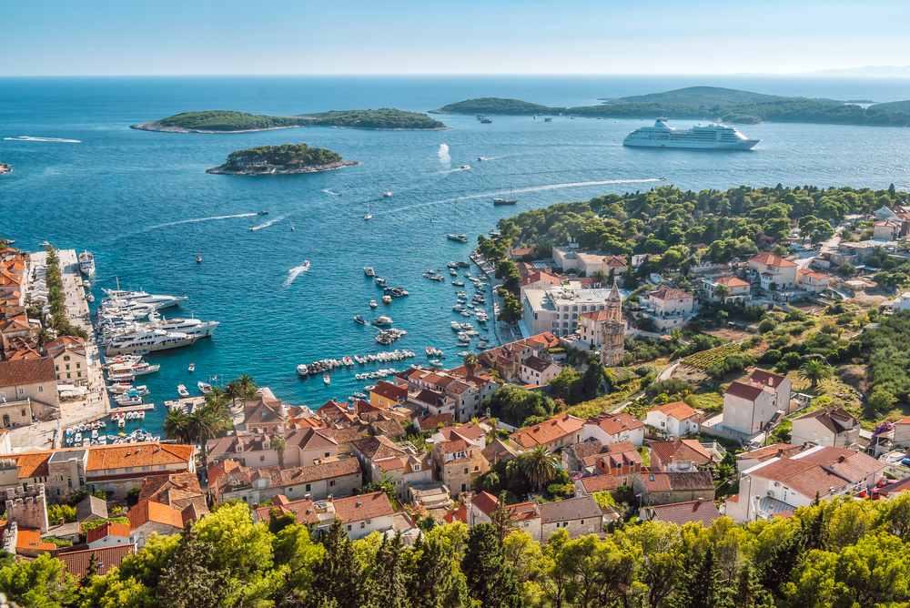 Hvar by og Pakleni-øerne set fra fæstningen over byen