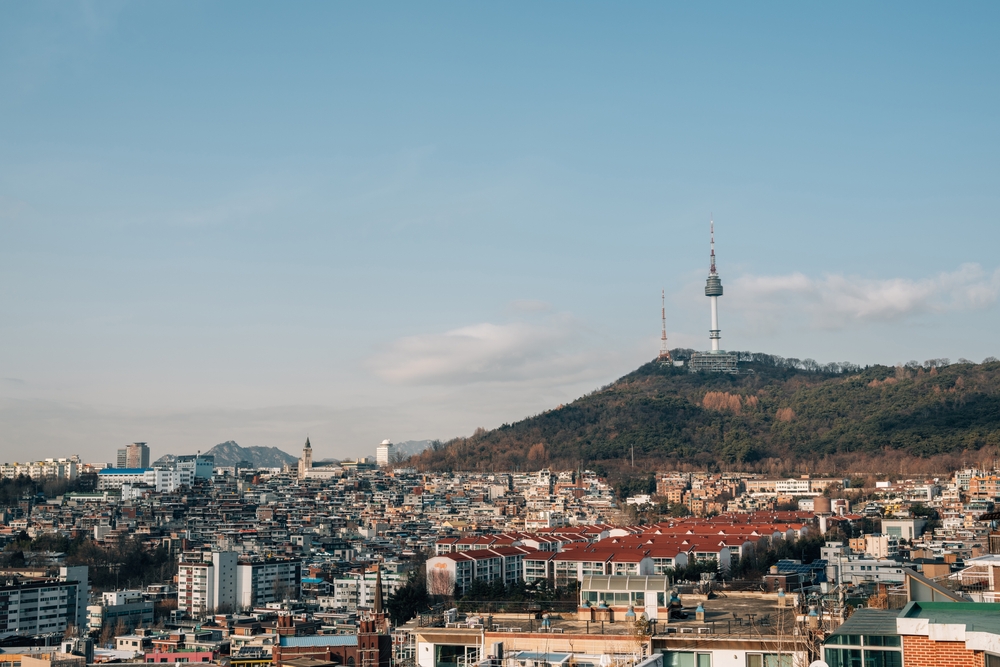 Udsigt over Itaewon med N Seoul Tower i baggrunden