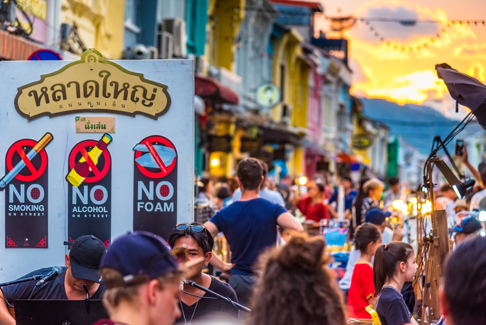 Søndagsmarkedet Lard Yai på Thalang Road i Phuket Old Town