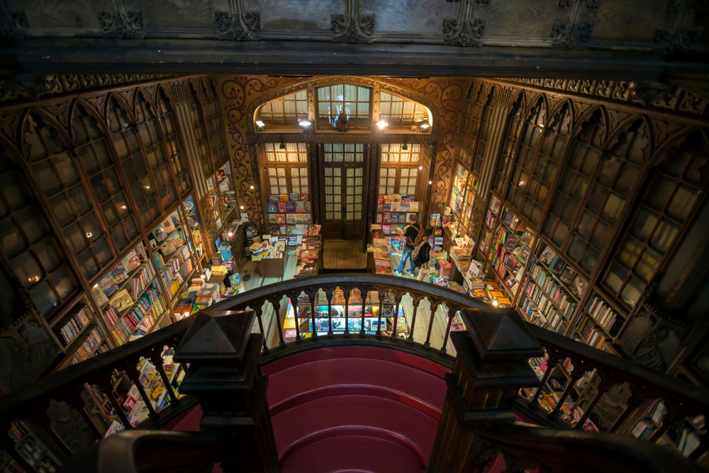 Interiøret i den berømte boghandel Livraria Lello i Porto